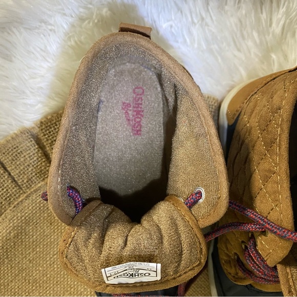 OshKosh B’gosh Boys Tarin Ankle Boots with durable traction and Duck Toe Size 1 - Picture 9 of 11